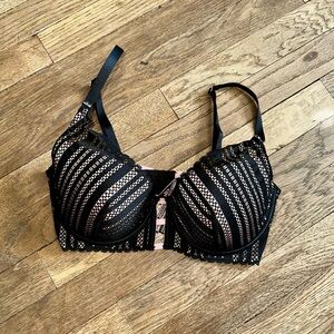 Victoria’s Secret Bra 34DD